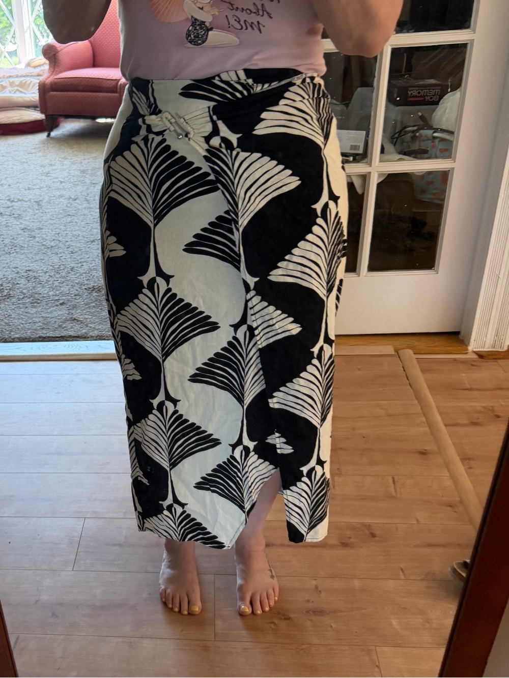 House of Harlow 1960 Black and White Floral Wrap Stule Linen Skirt (M see Des.)